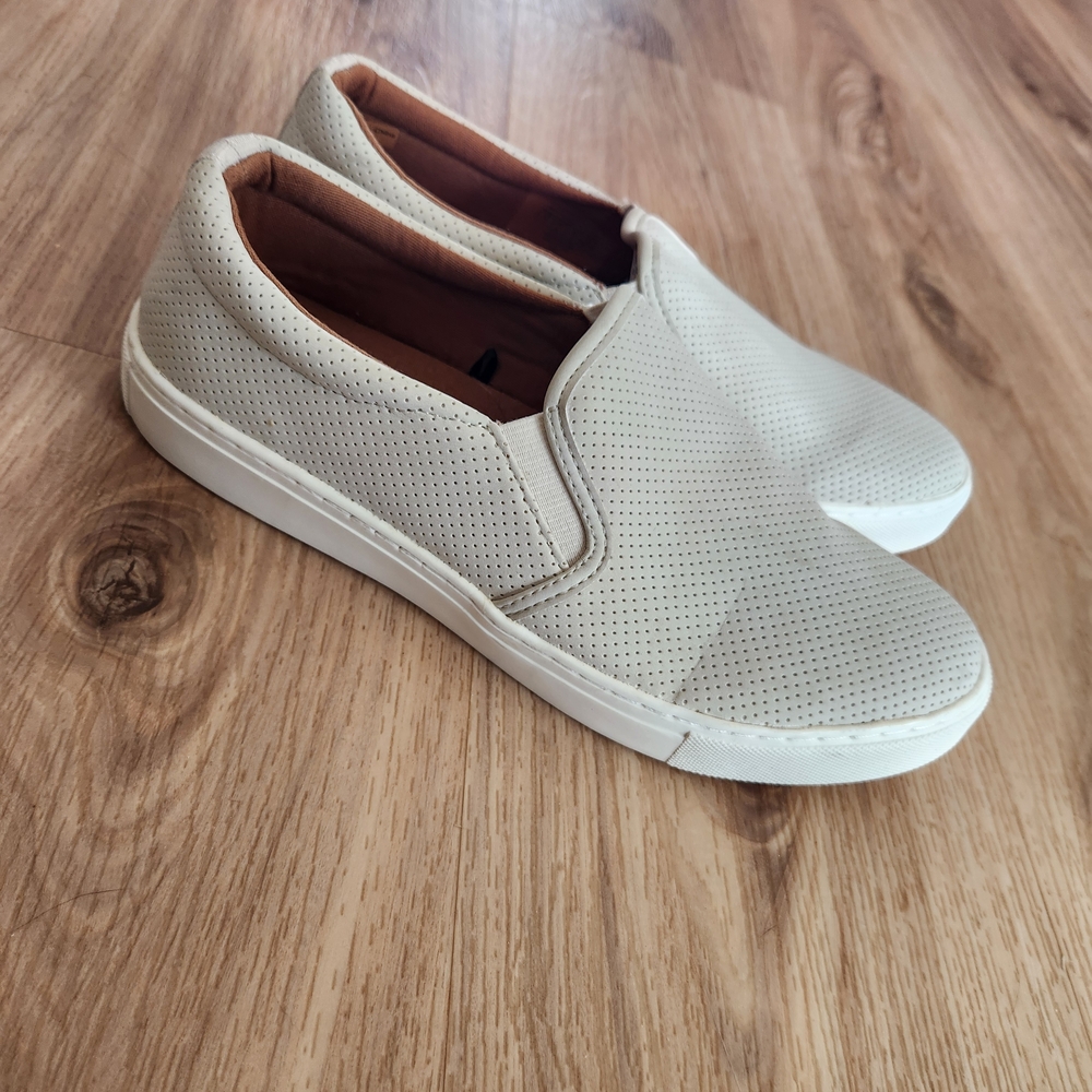 American Eagle Outfitters Cream Slip-On Flats